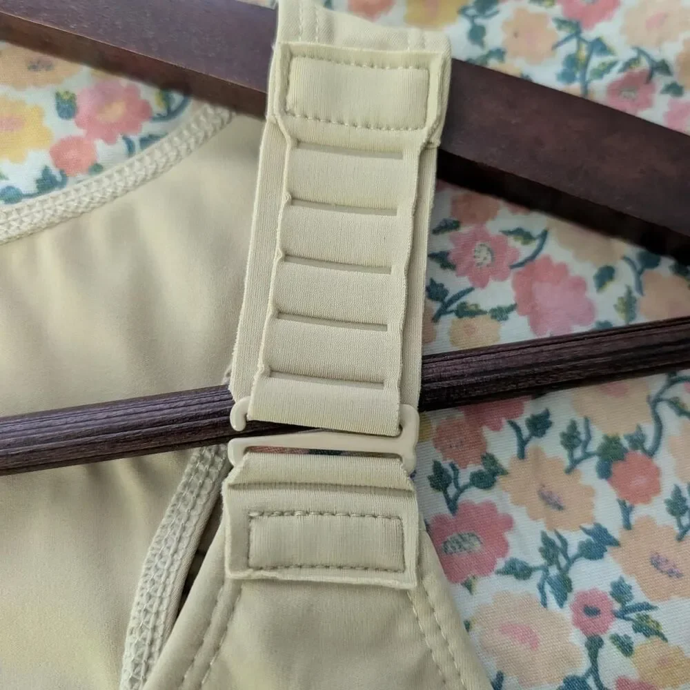 Cream/Tan Chest binder